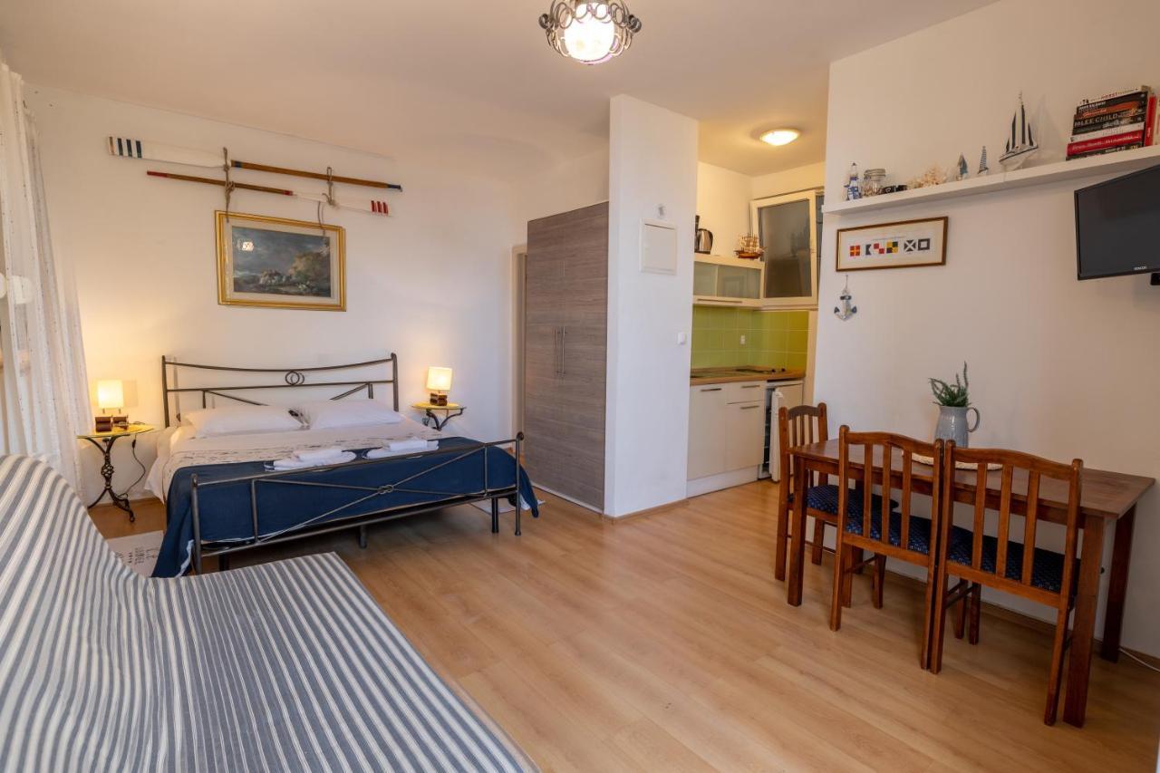 Apartments Villa Mandarina Podgora Rum bild