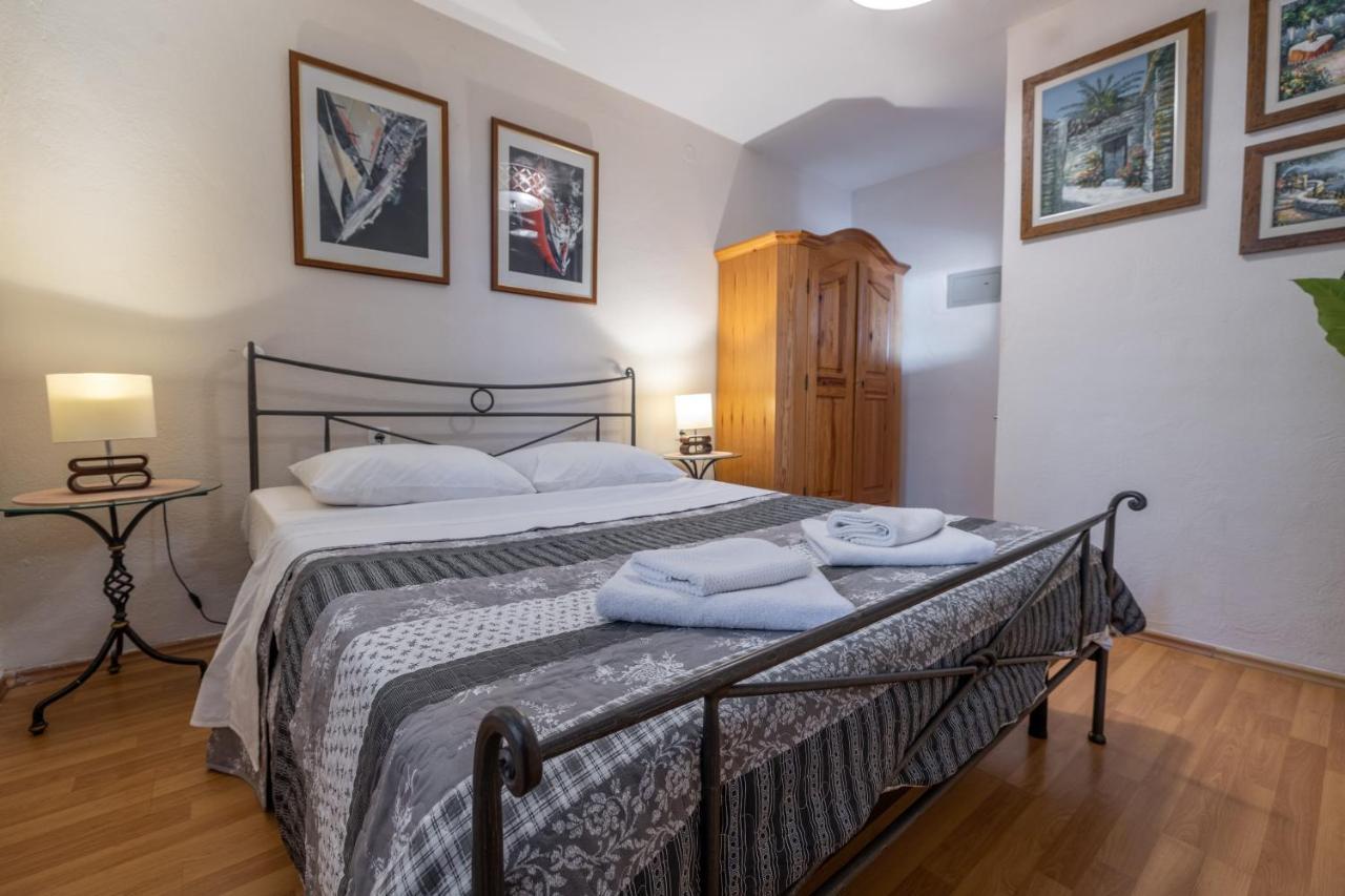 Apartments Villa Mandarina Podgora Rum bild